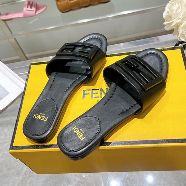 追跡付き 安いフェンディ レプリカ FF BAGUETTE ロゴ レザー スライド サンダル fep44694