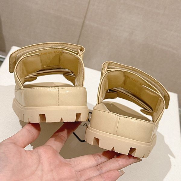 可愛い プラダ キルティングレザースライド ロゴ パンツ 偽物スカートに合う pub24535