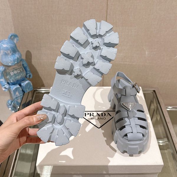 プラダ モノリスラバーサンダル 偽物ロゴ厚底ストラップミュール 1X853M3