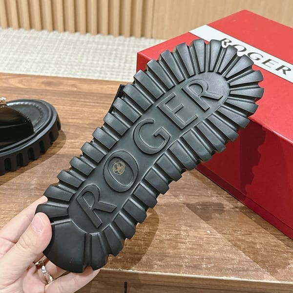 セール新作ロジェ ヴィヴィエ n級品 Viv ゴーシック メタルバックル ミュールレザー roq24442