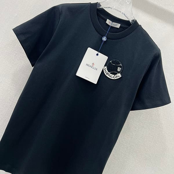 【使い勝手抜群】モンクレール レプリカ ロゴ パッチポケット Tシャツ 4色 moh85436