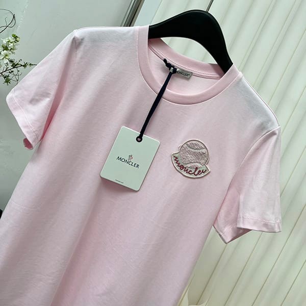 【使い勝手抜群】モンクレール レプリカ ロゴ パッチポケット Tシャツ 4色 moh85436