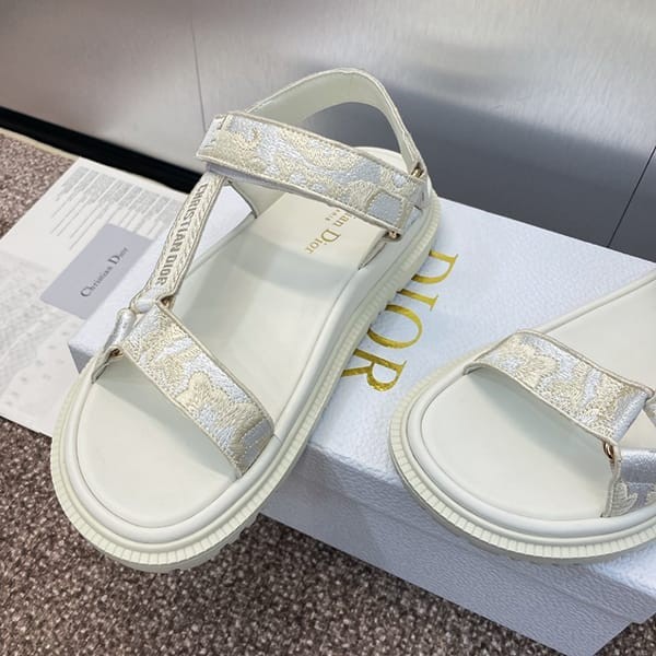 高品質ディオール 偽物 d-wave 蝶の刺繍が サンダル 3色 kcq916dlus09w