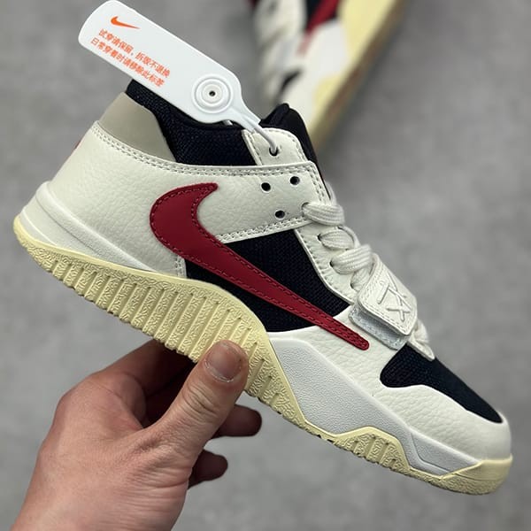 可愛いナイキ x Travis Scott★送関込★最新のシグネチャー スニーカー 偽物 nas77376
