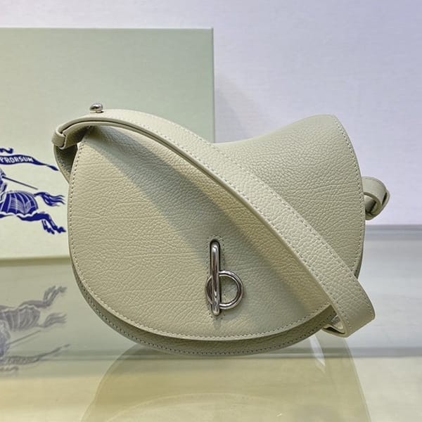 バーバリー n級品 ロッキングホースミニバッグ Baz26631