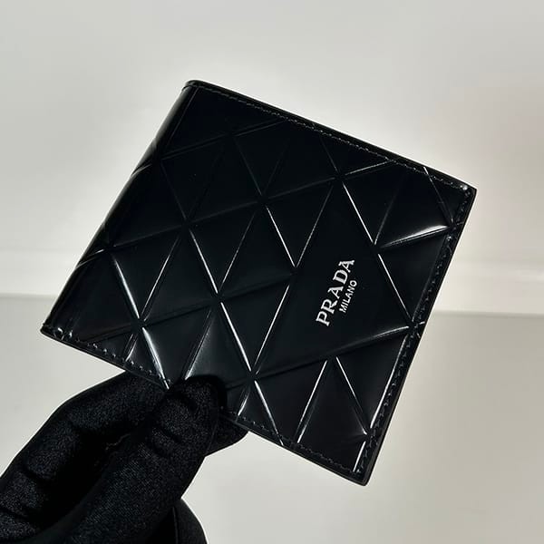 プラダ パテント カーフレザー ウォレット 財布 パチモン puu98359