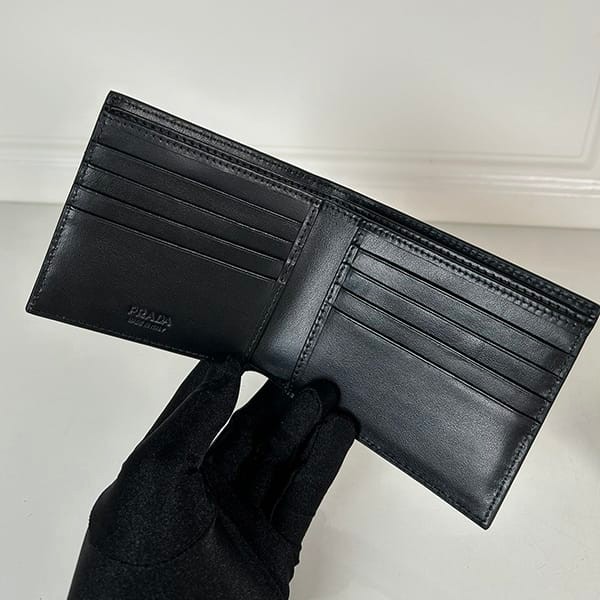 プラダ パテント カーフレザー ウォレット 財布 パチモン puu98359