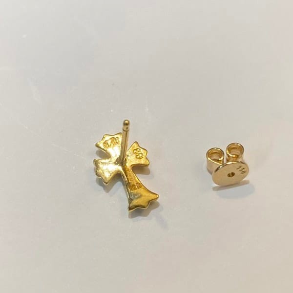 n級品 おすすめクロムハーツ 22K CHクロス スタッド イヤリング コピー Kug89298