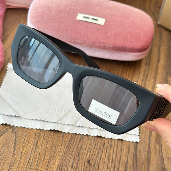 ミュウミュウ Sunglasses サングラス コピー myd20974