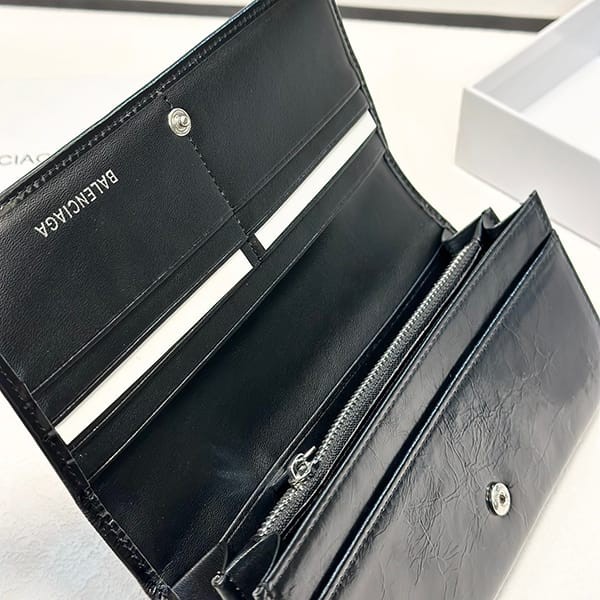 新デザインバレンシアガ フラップ ウォレット 長財布 フェイク bag27710