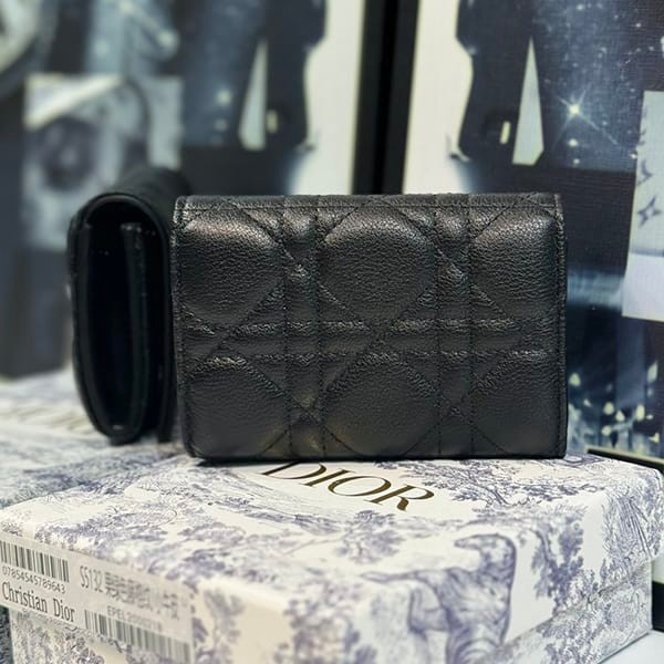 超話題!ディオール ウォレット ミニ財布 偽物 den23287