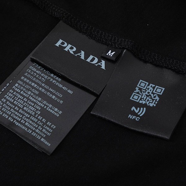 プラダ ロゴ プリントTシャツ 偽物 puq12513