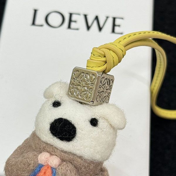 最新でオシャレ ロエベ カーフスキン 偽物 バッグチャーム lod88502