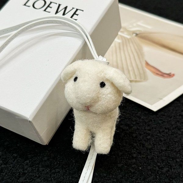定番 ロエベ カーフスキン バッグチャーム 偽物 lob07081