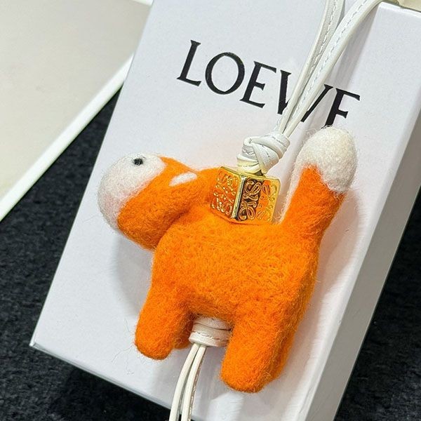 すぐ届 ロエベ x Suna Fujitaカーフスキン コピー バッグチャーム loz64139