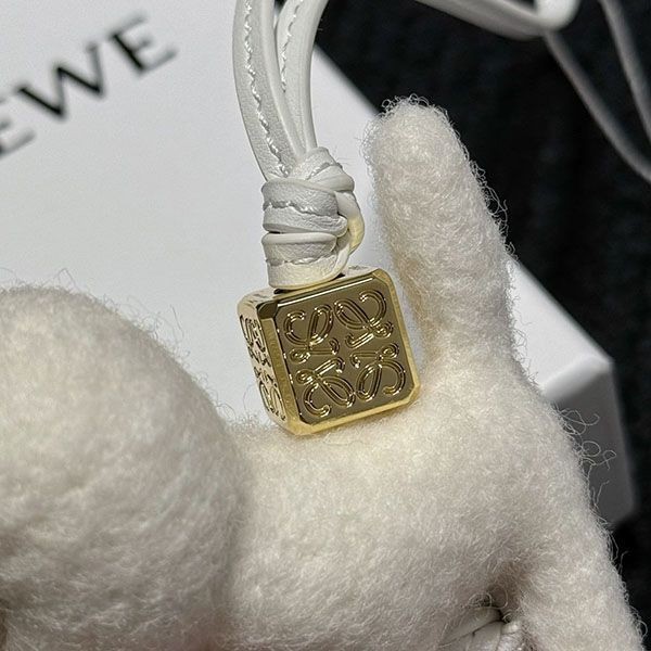 追跡付き 安い ロエベ チャウチャウ N級品 チャーム lov43942