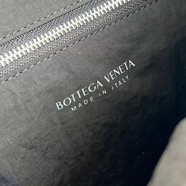 ボッテガヴェネタ ポスティーノ バッグ バックループ付き bof70408