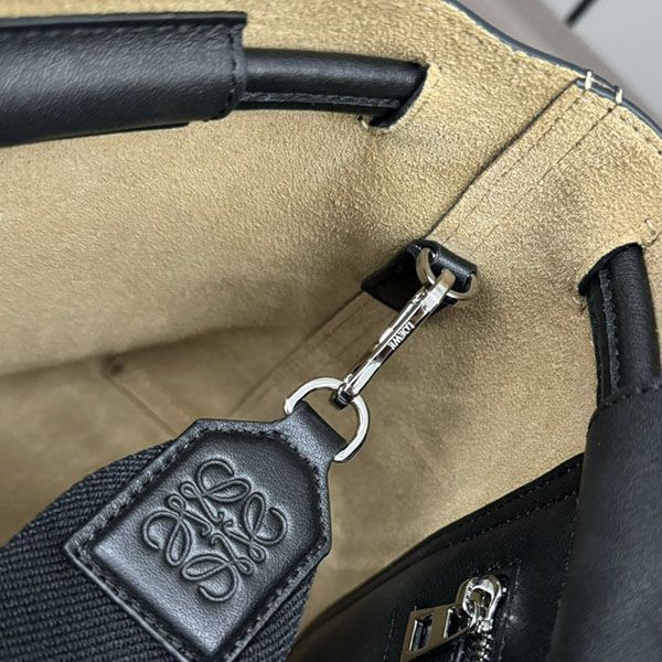 可愛い ロエベ Flamenco レザーメッセンジャーバッグ 偽物 loh62401