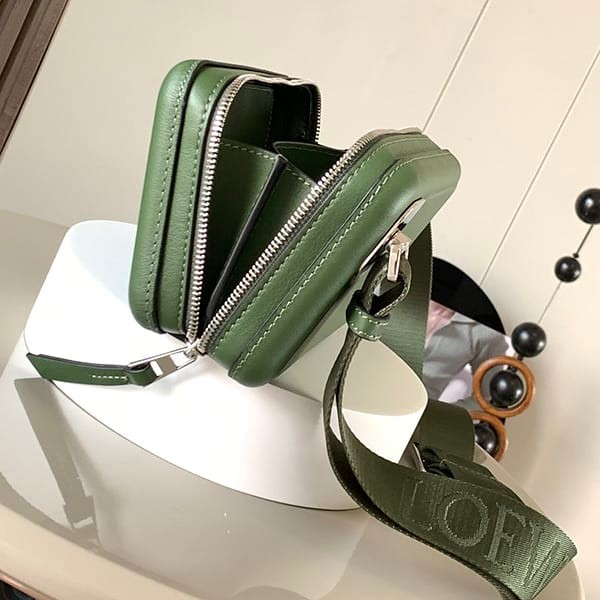おすすめロエベ n級品 Molded Sling カーフスキン スリングバッグ loy71410