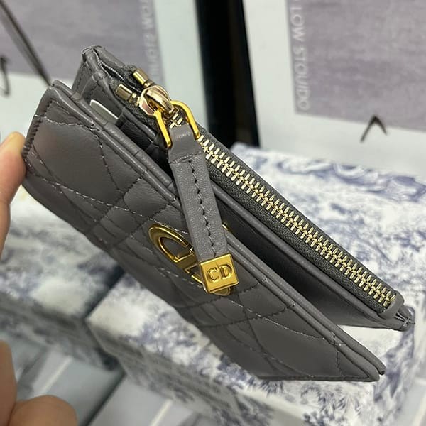 完売必至ディオール フェイク カロ CARO ダリア 2つ折り財布 カナージュ deq41125