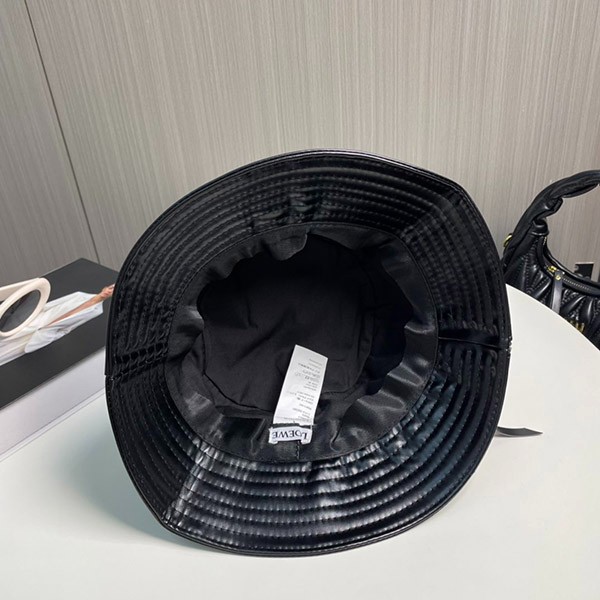 完売必至 ロエベ アナグラムロゴパッチ レザーバケットハット loi08296