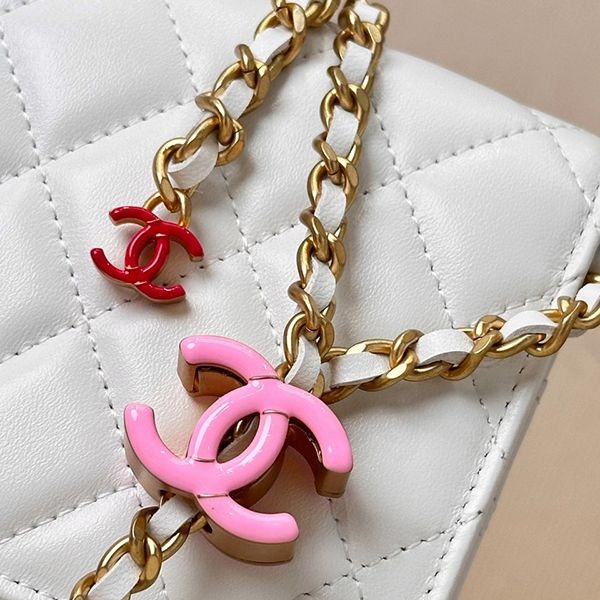 CCチャームがかわいい♡シャネル チェーンウォレット 偽物 AP3938