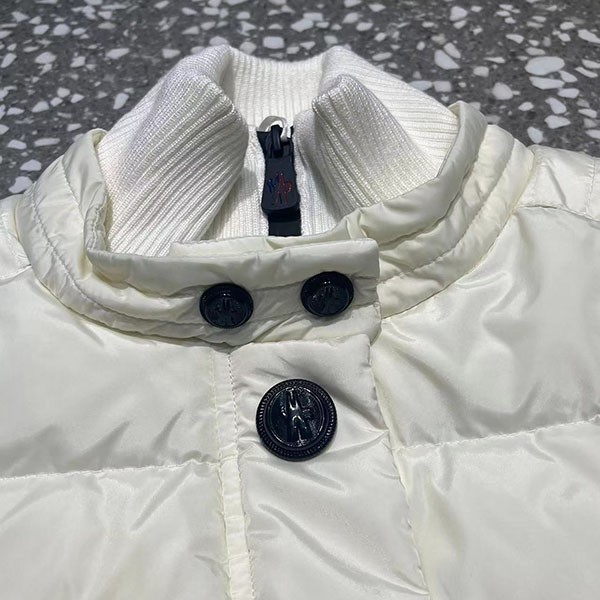 すぐ届 モンクレール CARDIGAN ダウンジャケット スーパーコピー mom22028