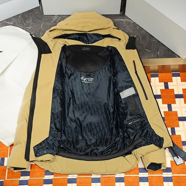 ディオール Descente