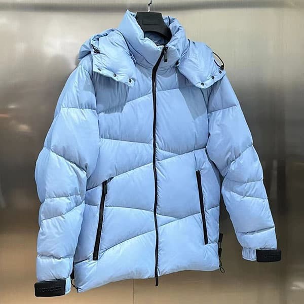 高品質 モンクレール ショート ダウンジャケット 偽物 Powder Blue moz66712