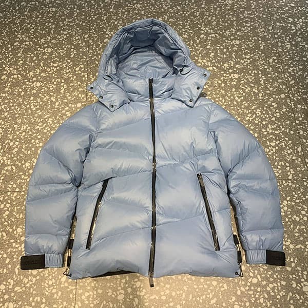 高品質 モンクレール ショート ダウンジャケット 偽物 Powder Blue moz66712