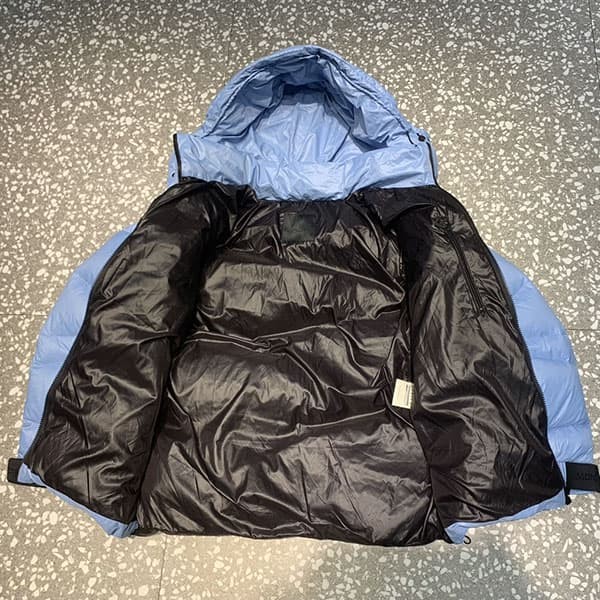 高品質 モンクレール ショート ダウンジャケット 偽物 Powder Blue moz66712
