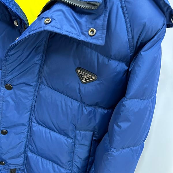 プラダ Re-Nylon ダウンジャケット スーパーコピー pup97328