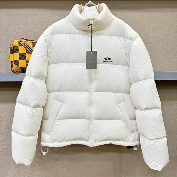 入手困難バレンシアガ n級品 3B SPORTS ICON SKI ダウンジャケット 2色 