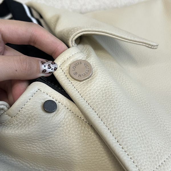 お洒落な ルイヴィトン【レザーアンドナイロンブルゾン 偽物】 1AFAGK