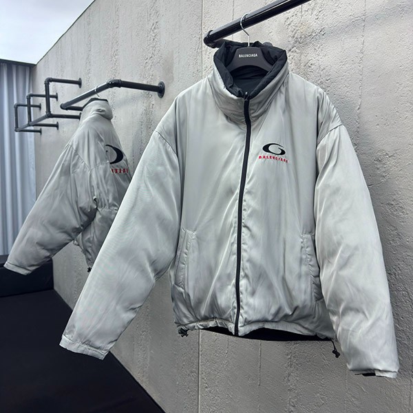 バレンシアガ コクーン キック リバーシブル パファー ジャケット 偽物 bah90716