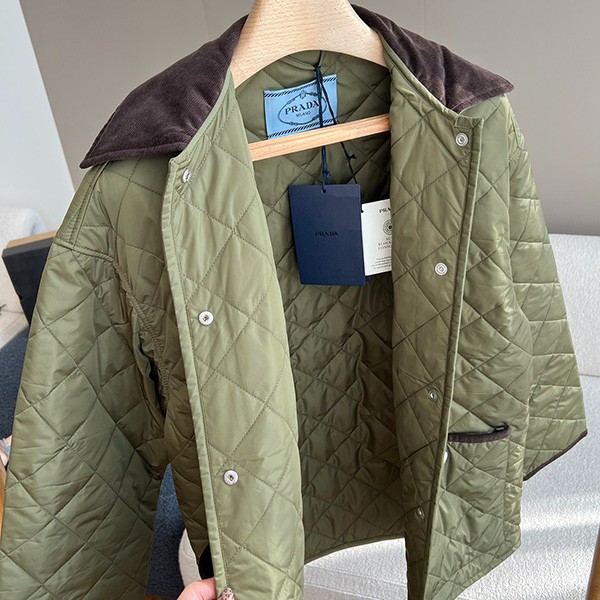 プラダ コピー商品 Re-Nylon キルティングジャケット pub15944