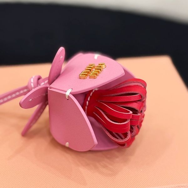 ミュウミュウ Leather trick キーホルダー 偽物・キーリング ミュウミュウ Leather trick キーホルダー 偽物・キーリング