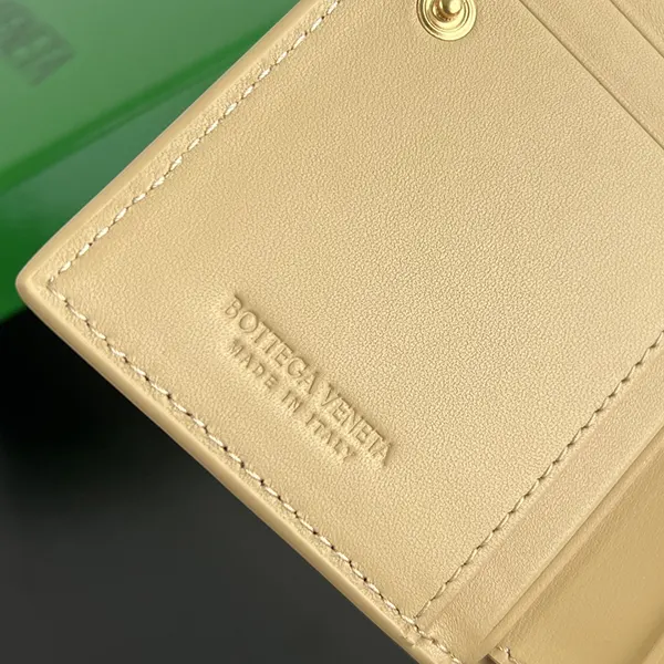 最新でオシャレ ボッテガ イントレチャート n級品 バイフォールド ウォレット bol51009