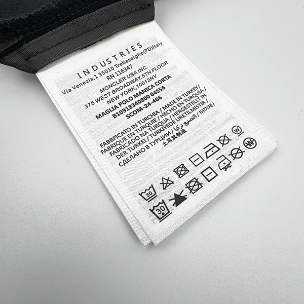 モンクレール Batmanコレクション 偽物 ブラック フロック ロゴ Tシャツ mof53421