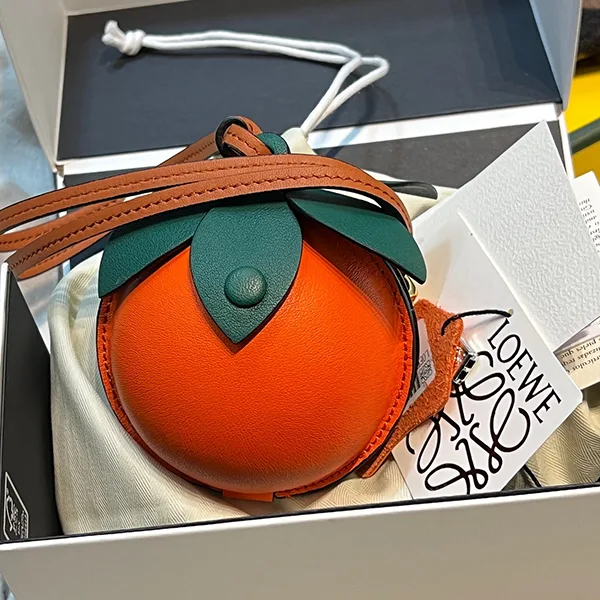 ロエベ バッグチャーム AirPods Pro ケース lov64473