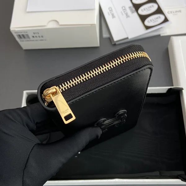 激安価格！セリーヌ 長財布 ラウンドジップ キュイル トリオンフ n級品