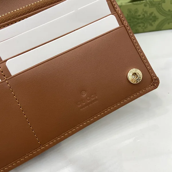 グッチ GGエンブレム N級品 コンチネンタルウォレット 820688