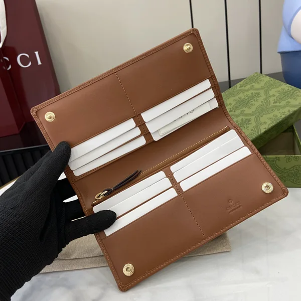 グッチ GGエンブレム N級品 コンチネンタルウォレット 820688