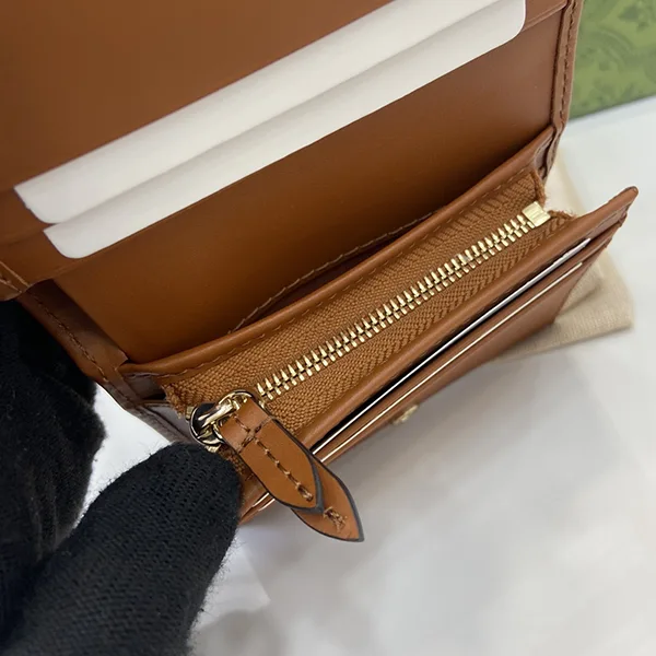 《大人気》【グッチ】GGエンブレム 偽物 ミニ ウォレット 820692 FAD6L975