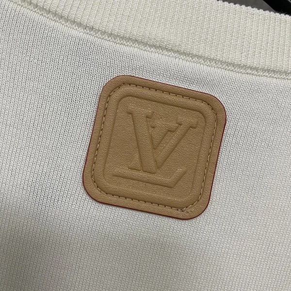 ルイヴィトン VVN パッチ ショートスリーブコットンクルーネック 偽物 1AHCWD