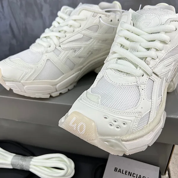 数量限定!【バレンシアガ】RUNNER スニーカー スーパーコピー bav76296