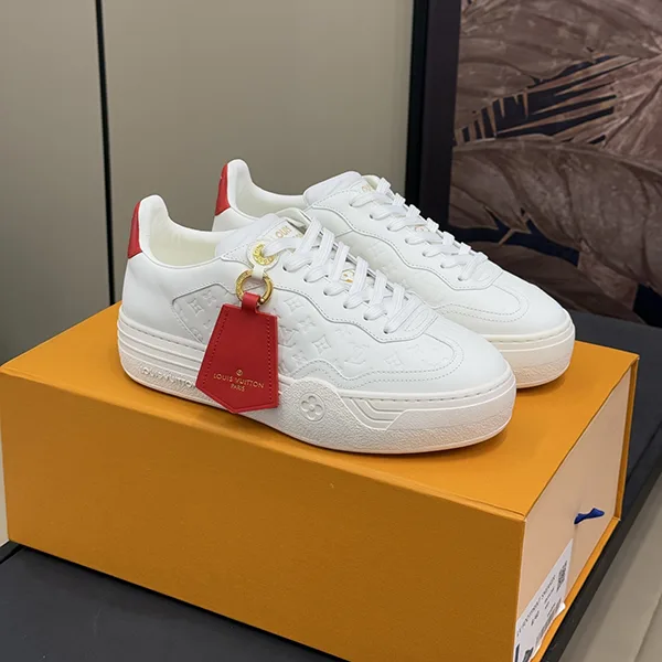 【赤いタグがアクセント♡】ルイヴィトン スニーカー コピー 1AGUUE
