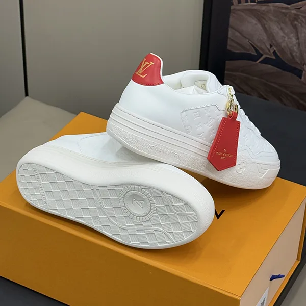 【赤いタグがアクセント♡】ルイヴィトン スニーカー コピー 1AGUUE