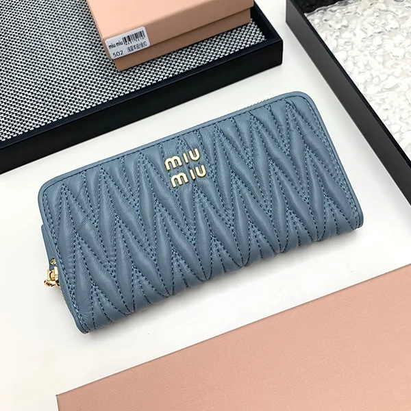 大人気!ミュウミュウ マテラッセ ジッピーウォレット 長財布 myj92843