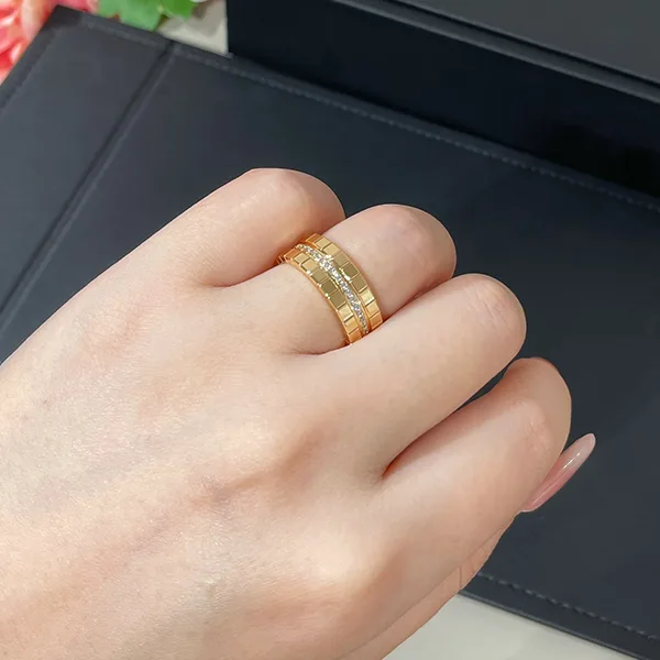 追跡付 ショパール アイスキューブ リング 偽物 shc41364